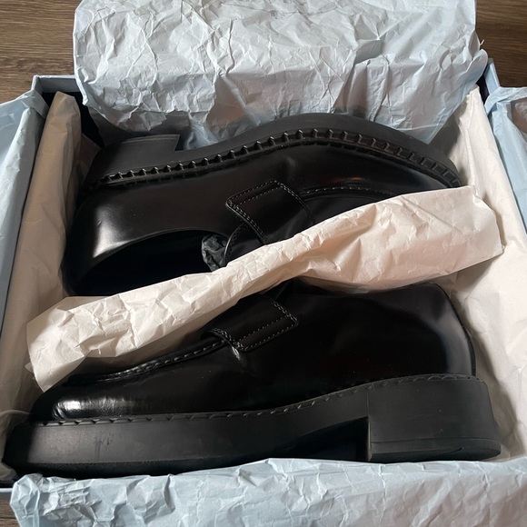 Brushed leather loafers (pointed toe). Size 37 (6.5 US) - Picture 9 of 12